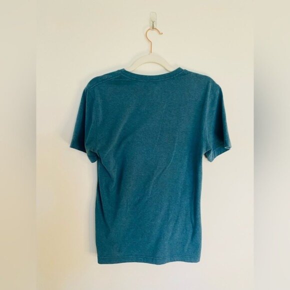 Adventure Awaits Graphic V-Neck T-Shirt By George XS/XCH (30-32) - Picture 2 of 7